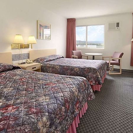 Ramada Limited Dawson Creek Hotell Rom bilde