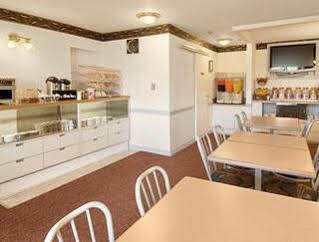 Ramada Limited Dawson Creek Hotell Eksteriør bilde